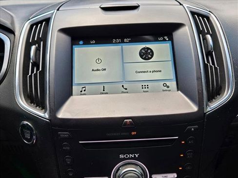 Used 2018 Ford Edge Titanium FWD image 10