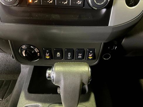 Used 2019 Nissan Frontier PRO-4X image 16