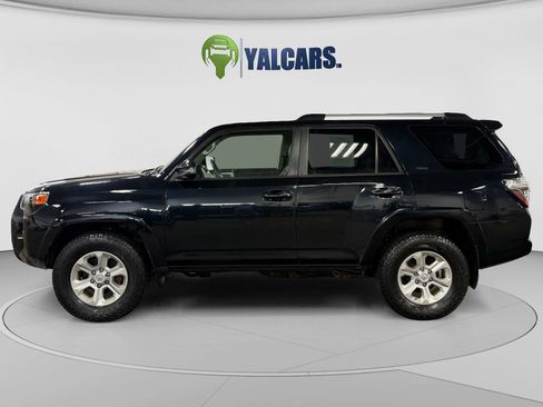 Used 2020 Toyota 4Runner SR5 Premium w/ Moonroof Package AWD/4WD image 2