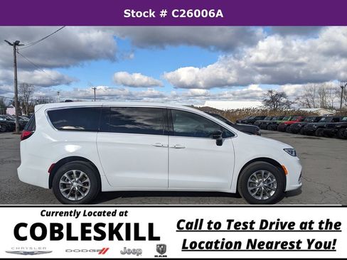 New 2026 Chrysler Pacifica Select image 2