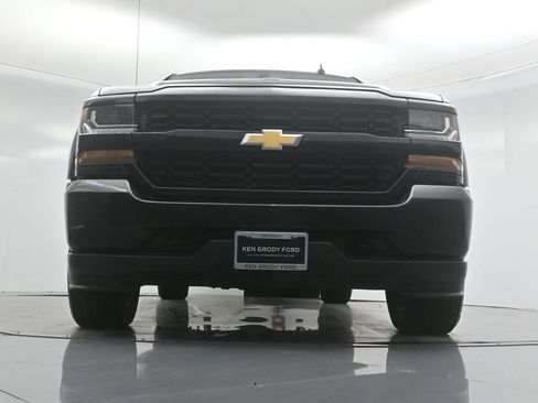 Used 2018 Chevrolet Silverado 1500 Custom w/ Custom Value Package image 39