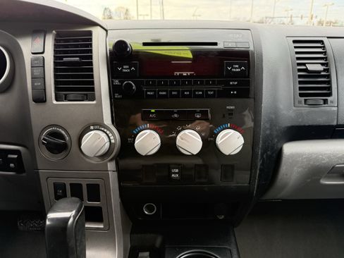 Used 2011 Toyota Tundra 4x4 CrewMax image 17