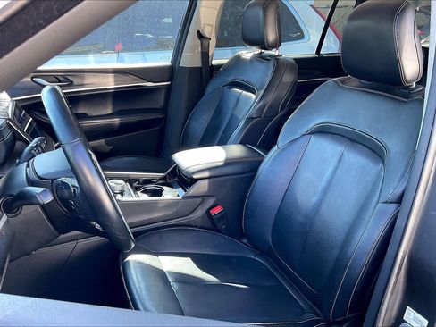 Used 2022 Jeep Grand Cherokee L Limited image 24