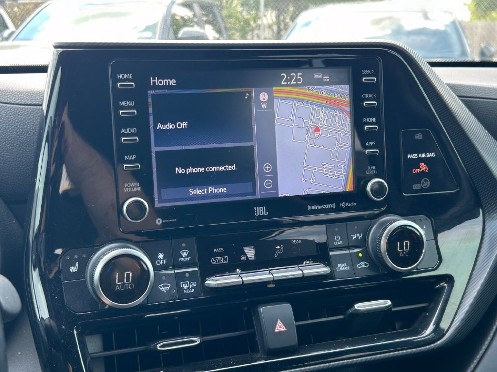 Used 2022 Toyota Highlander XSE FWD image 34