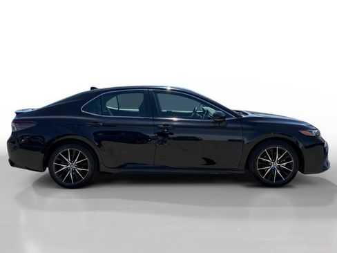 Used 2024 Toyota Camry SE FWD image 6