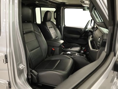 Used 2020 Jeep Gladiator Overland image 32