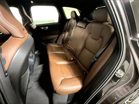 Used 2023 Volvo XC60 B5 Plus image 26