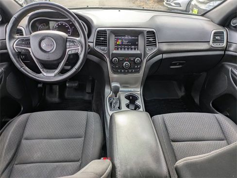 Certified 2018 Jeep Grand Cherokee Laredo image 23