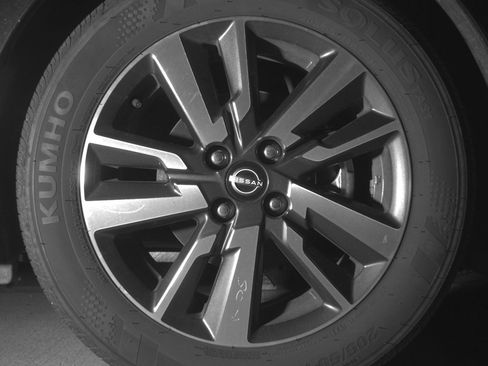 Used 2025 Nissan Versa SV FWD image 13
