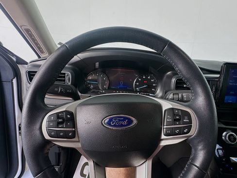 Used 2023 Ford Explorer Limited w/ Equipment Group 301A AWD/4WD image 11