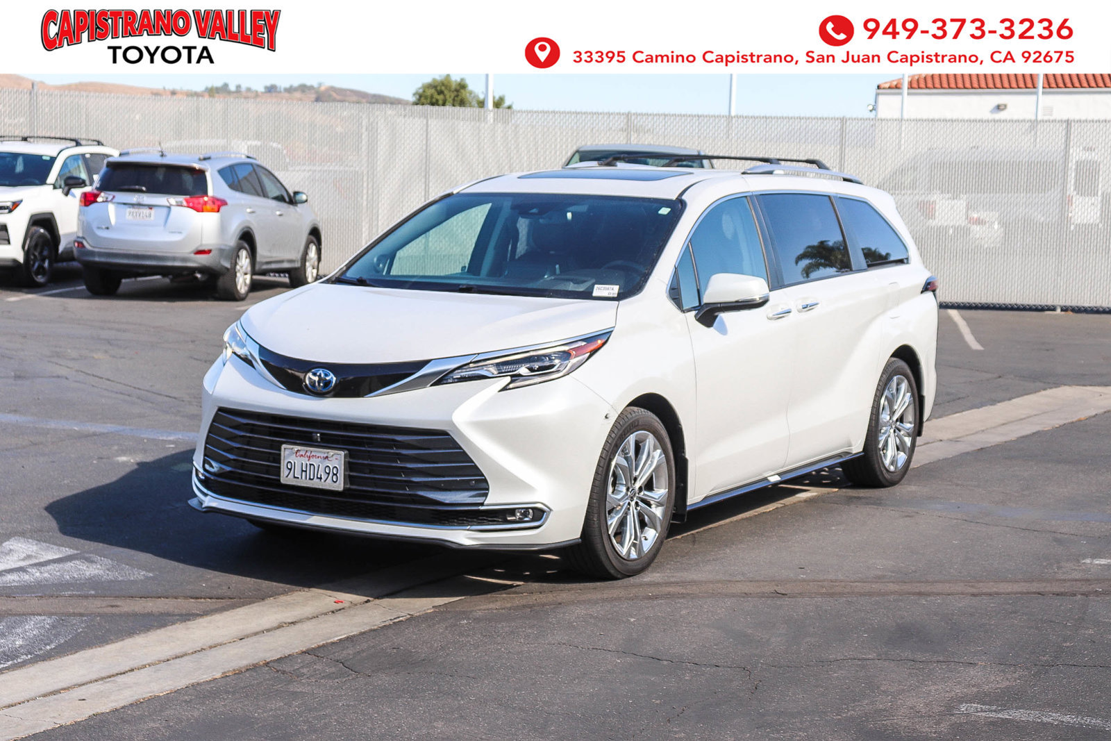 Certified 2024 Toyota Sienna Platinum FWD image 1