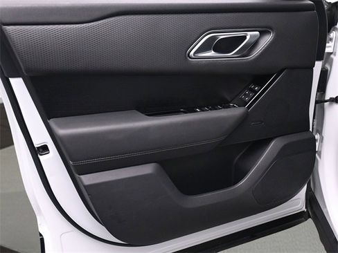 Used 2022 Land Rover Range Rover Velar R-Dynamic S image 9