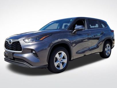 Used 2023 Toyota Highlander LE
