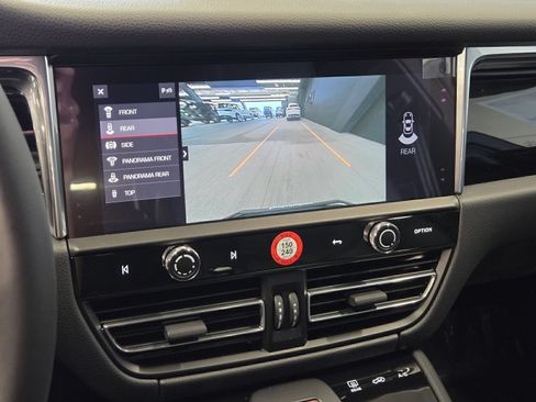 Certified 2026 Porsche Macan AWD/4WD image 22