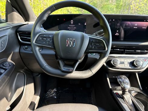 Used 2025 Buick Envista Sport Touring FWD image 16