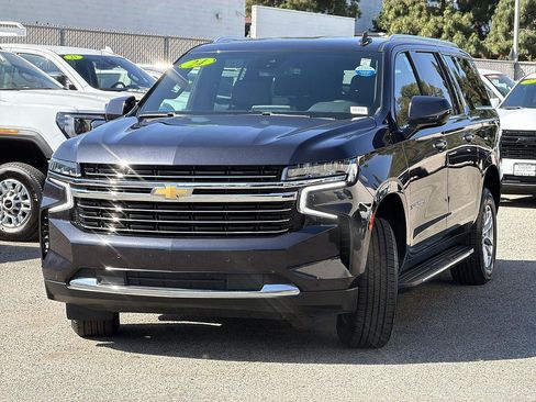 Used 2024 Chevrolet Suburban LT RWD image 3