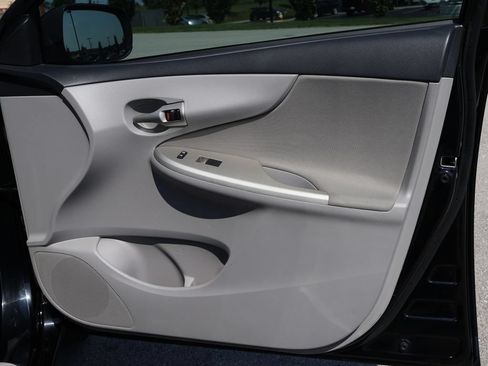 Used 2011 Toyota Corolla LE FWD image 13
