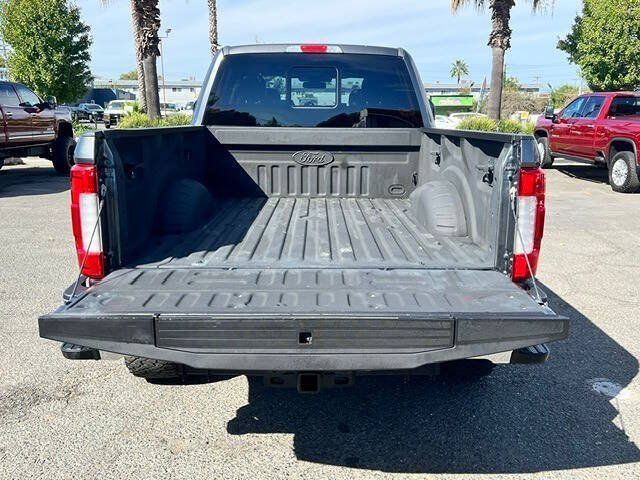 Used 2017 Ford F250 Lariat w/ Lariat Ultimate Package AWD/4WD image 10