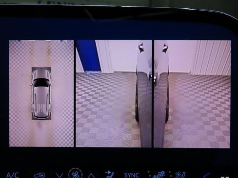 Used 2024 Chevrolet Traverse RS image 21