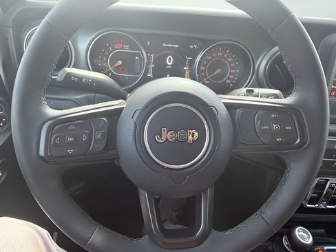 Used 2023 Jeep Wrangler Unlimited Sport AWD/4WD image 6