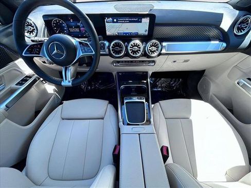 New 2025 Mercedes-Benz GLB 250 4MATIC image 17
