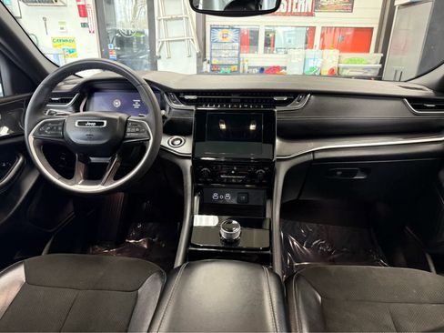 Used 2023 Jeep Grand Cherokee Altitude image 30