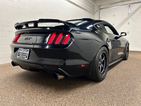 Used 2017 Ford Mustang GT w/ Black Accent Package RWD image 2