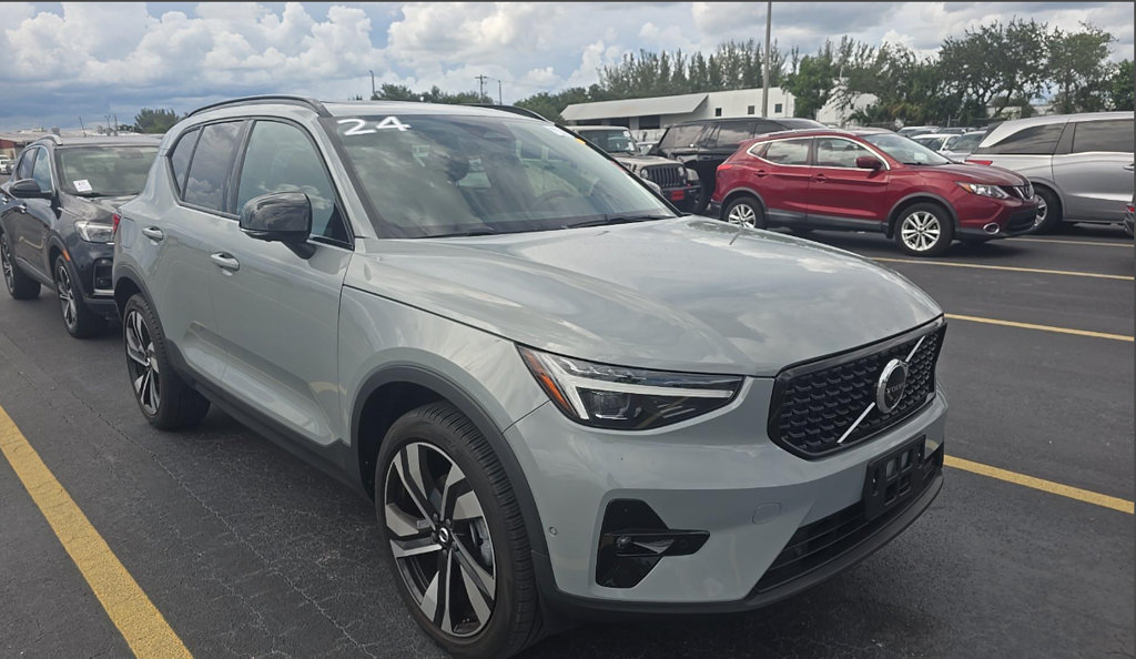 Used 2024 Volvo XC40 B5 Ultimate w/ Climate Package AWD/4WD image 4