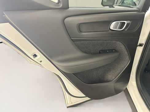Used 2023 Volvo XC40 B5 Ultimate w/ Protection Package Premier AWD/4WD image 28