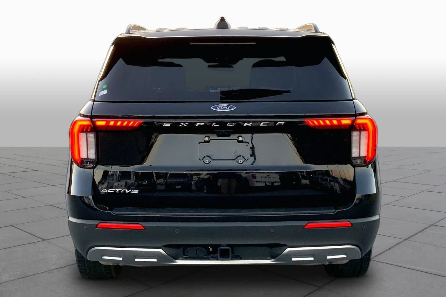 Certified 2025 Ford Explorer Active w/ Active Comfort Package RWD image 5
