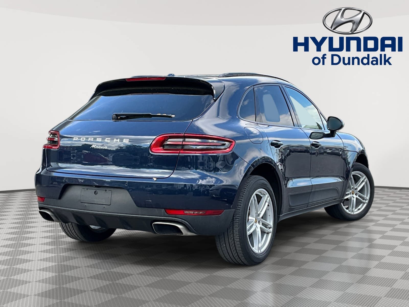 Used 2017 Porsche Macan AWD/4WD image 2