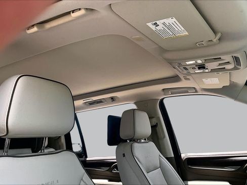 Used 2021 GMC Yukon XL Denali w/ Denali Premium Package RWD image 14