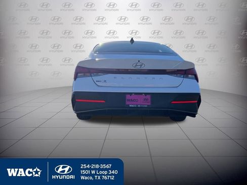 Used 2025 Hyundai Elantra SE image 6