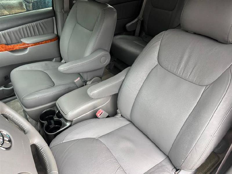 Used 2008 Toyota Sienna XLE FWD image 25
