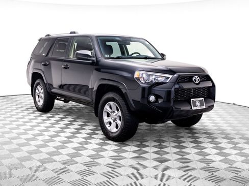 Used 2019 Toyota 4Runner SR5 AWD/4WD image 8