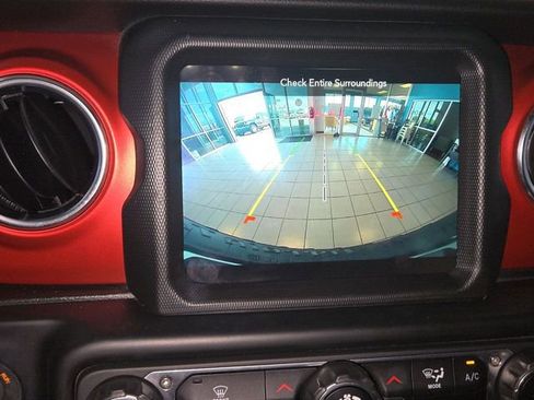 Used 2022 Jeep Wrangler Rubicon w/ LED Lighting Group AWD/4WD image 17