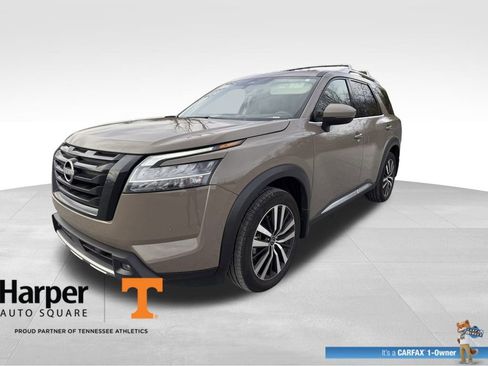 Used 2024 Nissan Pathfinder Platinum image 1