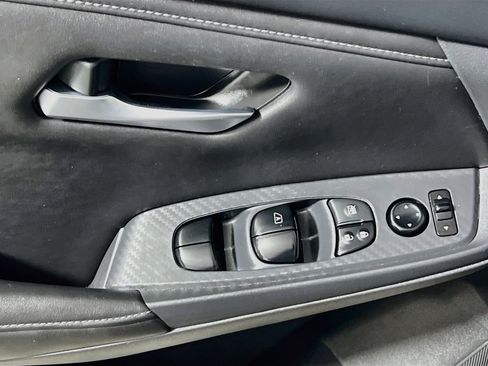 Used 2025 Nissan Sentra SV FWD image 17