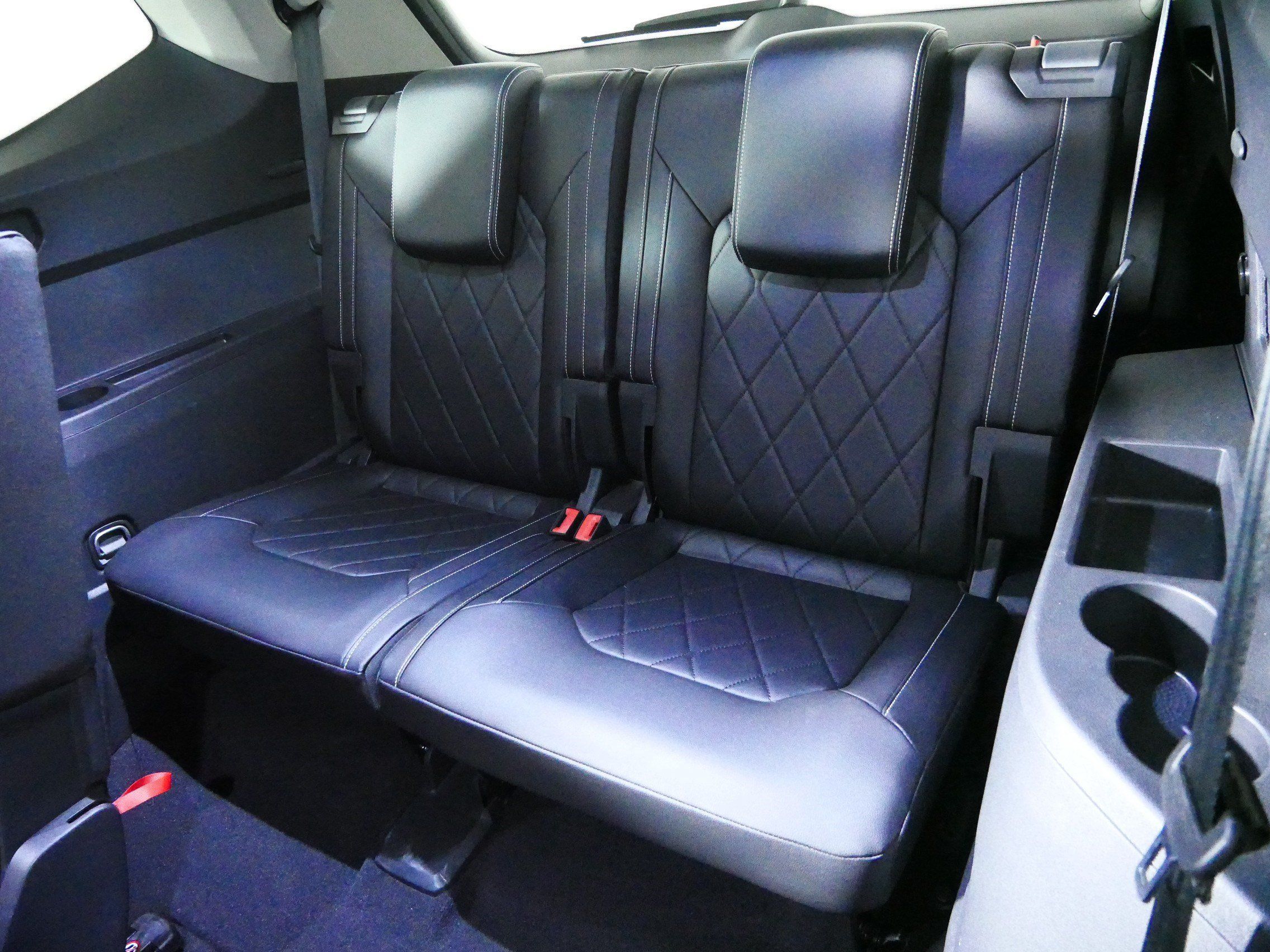 Used 2024 Volkswagen Atlas SEL Premium R-Line AWD/4WD image 33