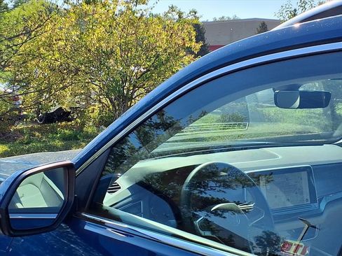 Used 2025 Volkswagen Atlas SEL image 25