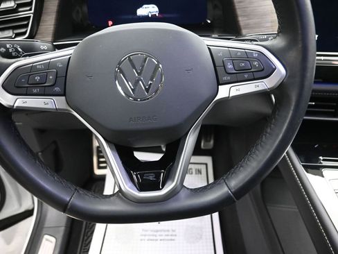 Used 2024 Volkswagen Atlas SEL Premium R-Line image 18