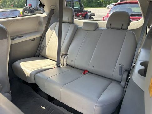 Used 2012 Toyota Sienna Limited w/ Premium Pkg AWD/4WD image 8