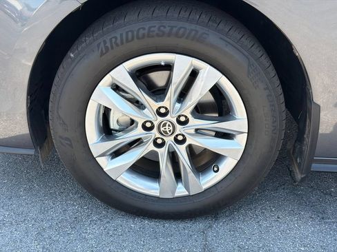 Used 2025 Toyota Sienna Limited AWD/4WD image 14