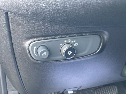 Used 2019 Chevrolet Equinox LT image 19