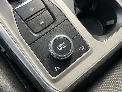 Used 2023 Ford Explorer XLT w/ Equipment Group 202A image 10