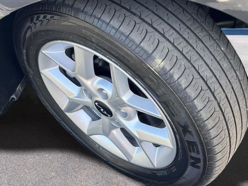 Used 2025 Kia Soul LX w/ LX Technology Package image 34