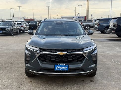 New 2026 Chevrolet Trax LT w/ Sunroof Package image 3