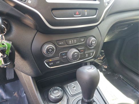 Certified 2022 Jeep Cherokee Latitude AWD/4WD image 19