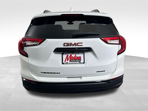 Used 2024 GMC Terrain SLE w/ Driver Convenience Package AWD/4WD image 4