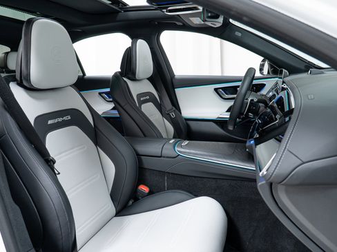 Certified 2025 Mercedes-Benz E 53 AMG e 4MATIC Sedan image 23